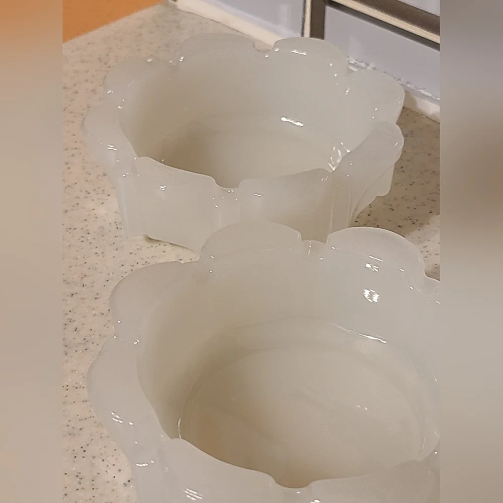 White Scalloped Glas.Ashtrays Set Of 2